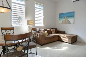 102-CHARMING Renovated Apartment in the City Near the Beach with Free Parking